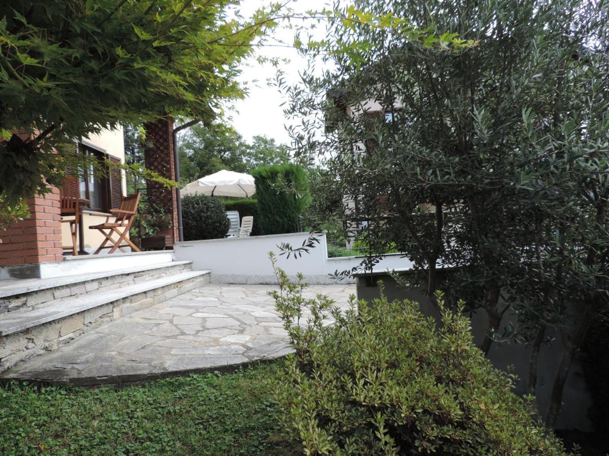 Casa Vacanza Il Glicine Casale Corte Cerro المظهر الخارجي الصورة