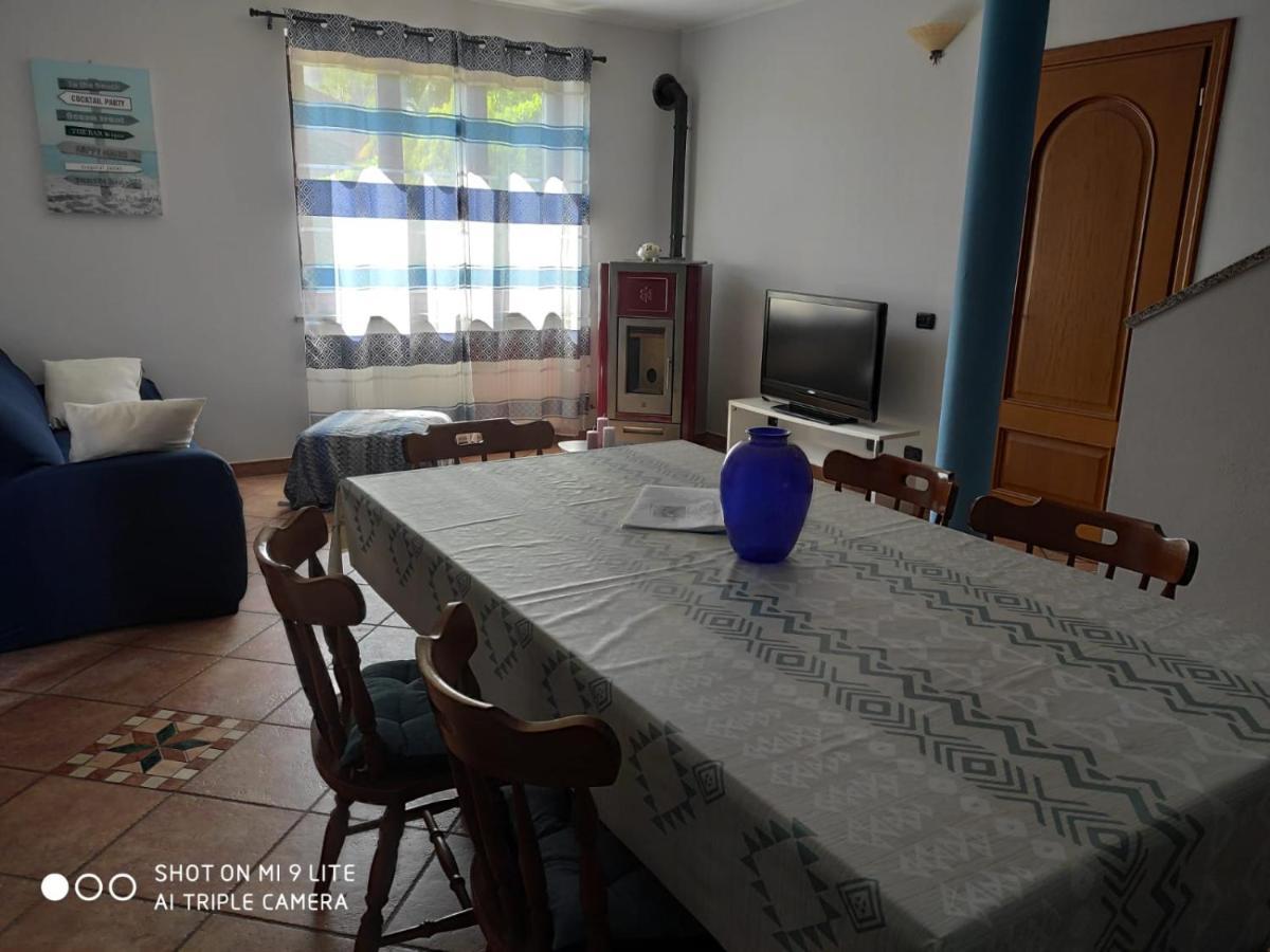 Casa Vacanza Il Glicine Casale Corte Cerro المظهر الخارجي الصورة