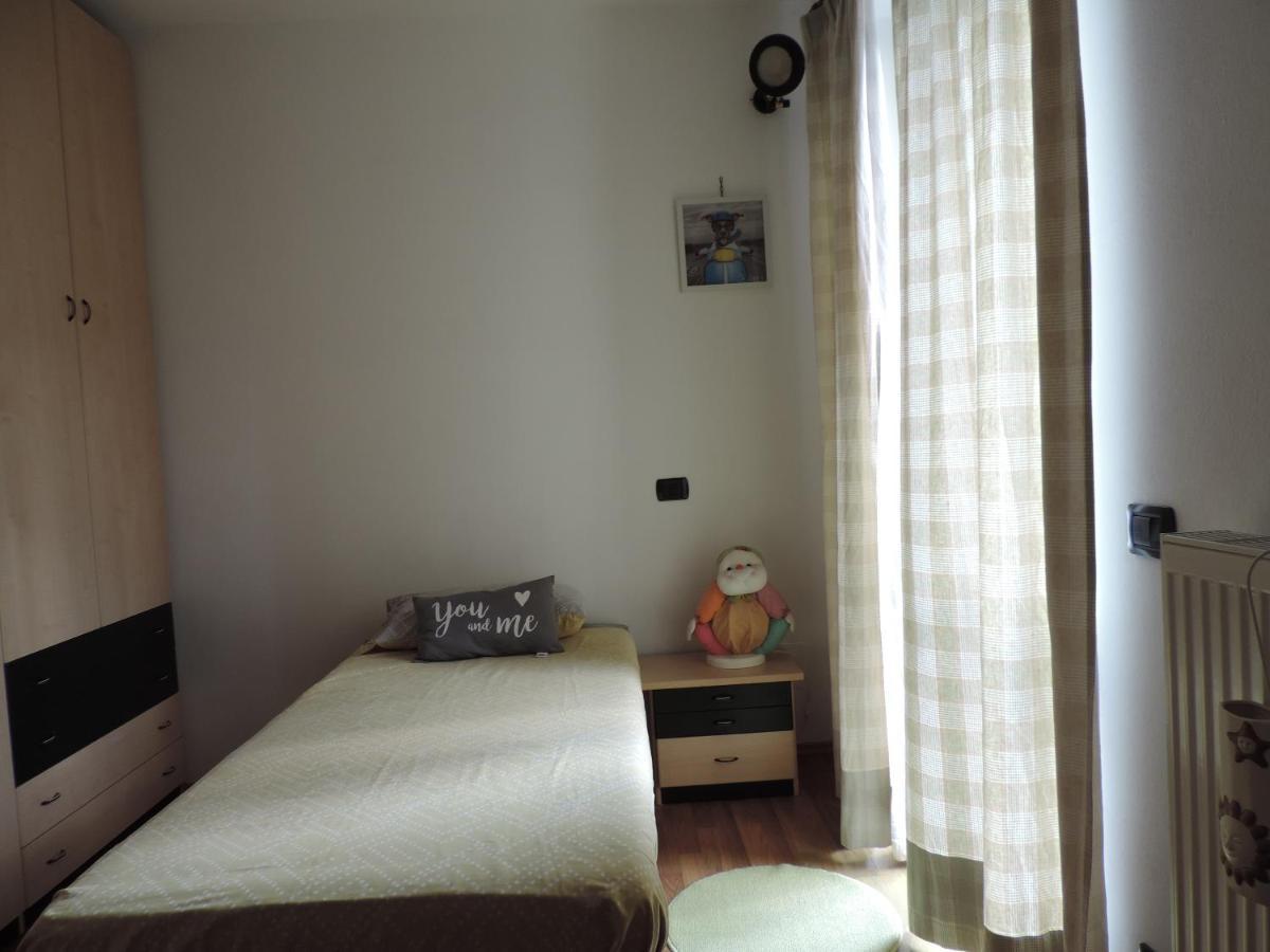 Casa Vacanza Il Glicine Casale Corte Cerro المظهر الخارجي الصورة