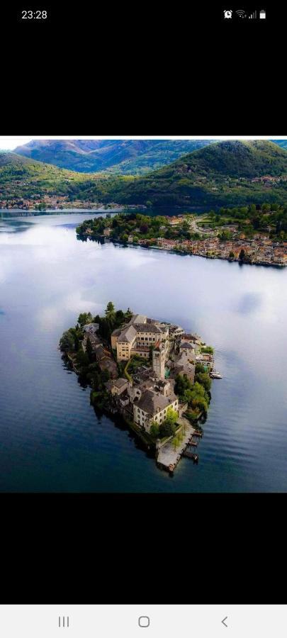 Casa Vacanza Il Glicine Casale Corte Cerro المظهر الخارجي الصورة
