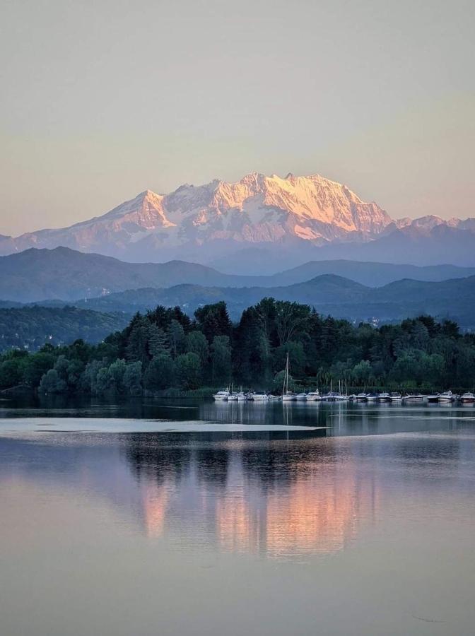 Casa Vacanza Il Glicine Casale Corte Cerro المظهر الخارجي الصورة
